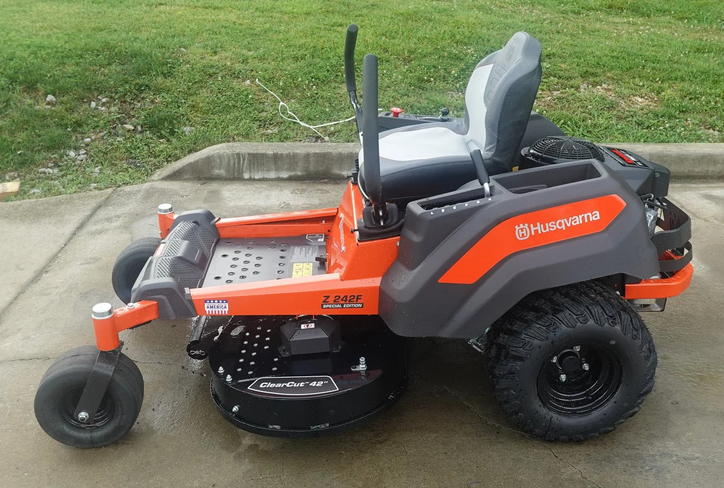 husqvarna z242f special editions 42″ zero turn mowers 21.5hp kaw (scratch and dent) husqvarna z242f special editions 42″ zero turn mowers 21.5hp kaw (scratch and dent)