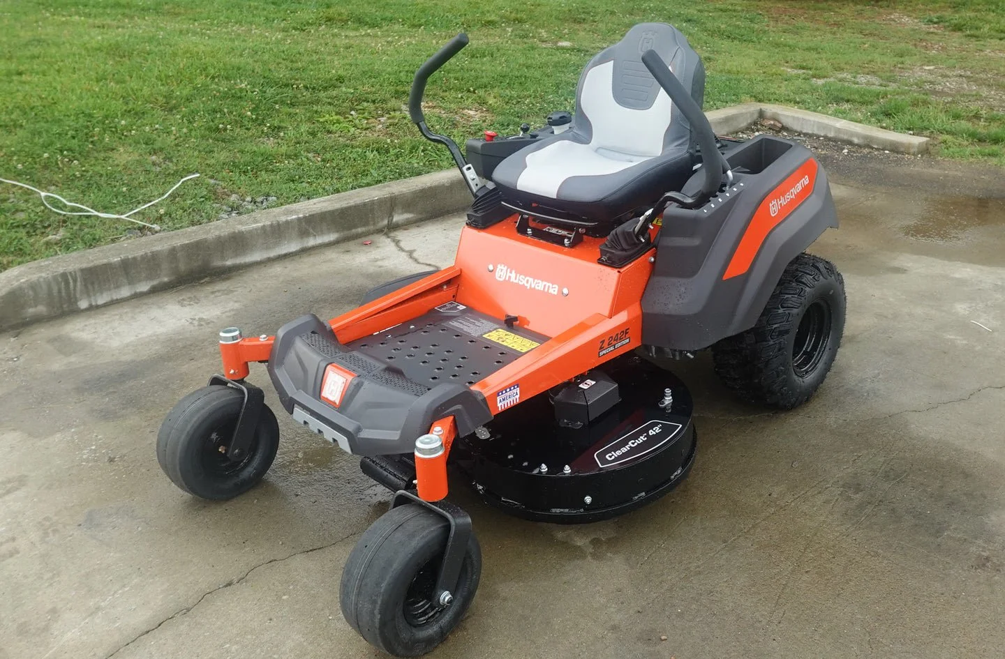husqvarna z242f special editions 42″ zero turn mowers 21.5hp kaw (scratch and dent) husqvarna z242f special editions 42″ zero turn mowers 21.5hp kaw (scratch and dent)